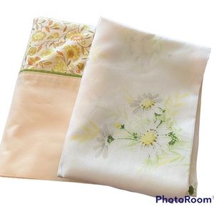 Vintage 70s Pillowcases (2) pair, Preowned, Floral.